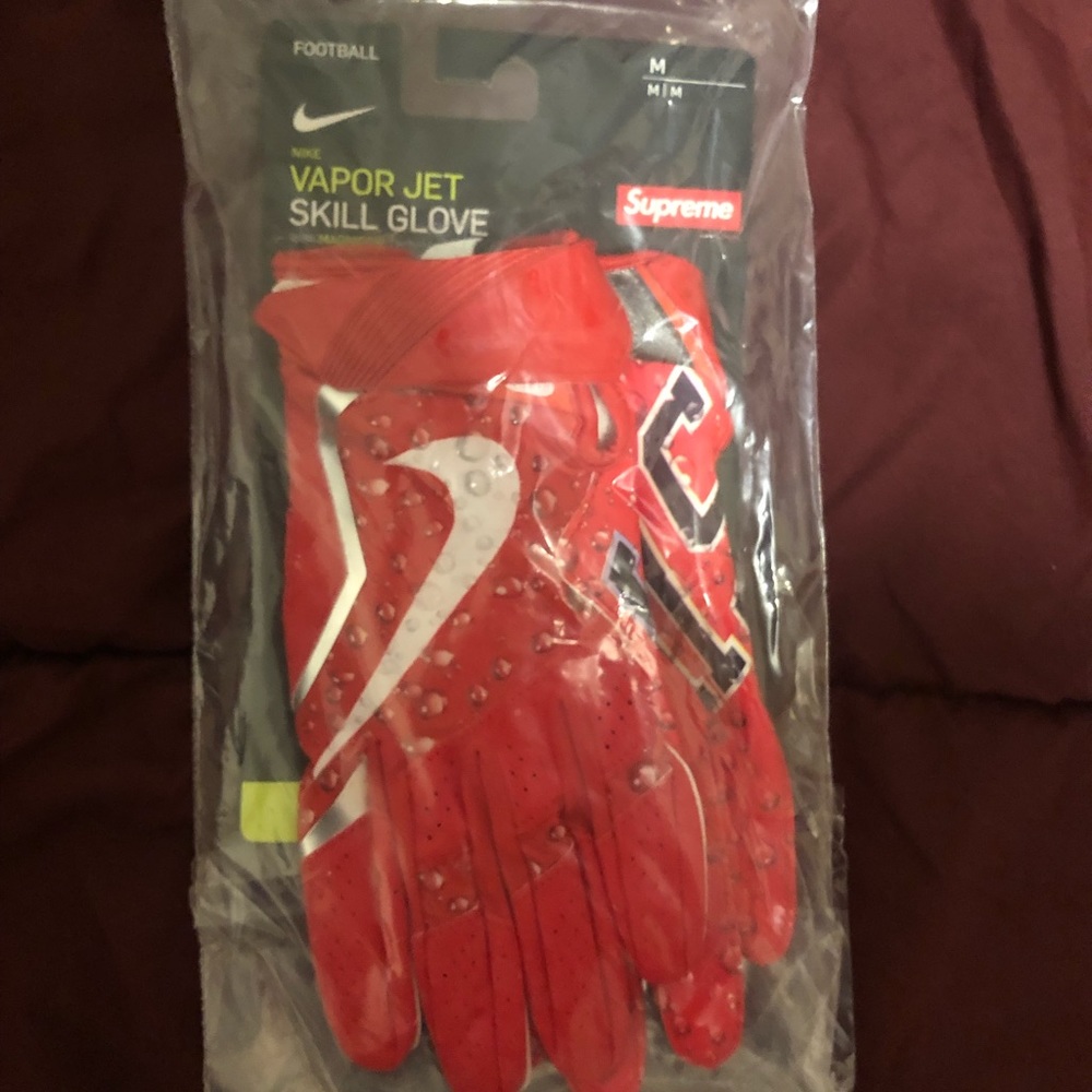 Supreme®/Nike® Vapor Jet 4.0 Football Gloves
